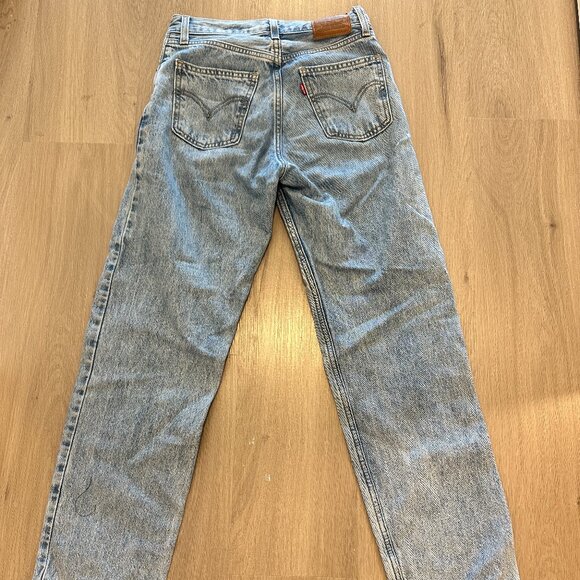 Levis 501 Straight Leg Light Wash Jeans - Picture 5 of 5